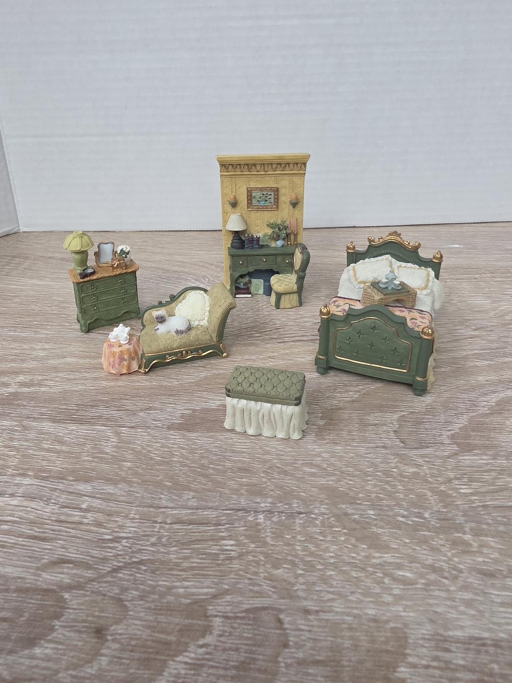 Avon Victorian Memories Bedroom 1:24 Miniature Furniture Collectible Set 2001